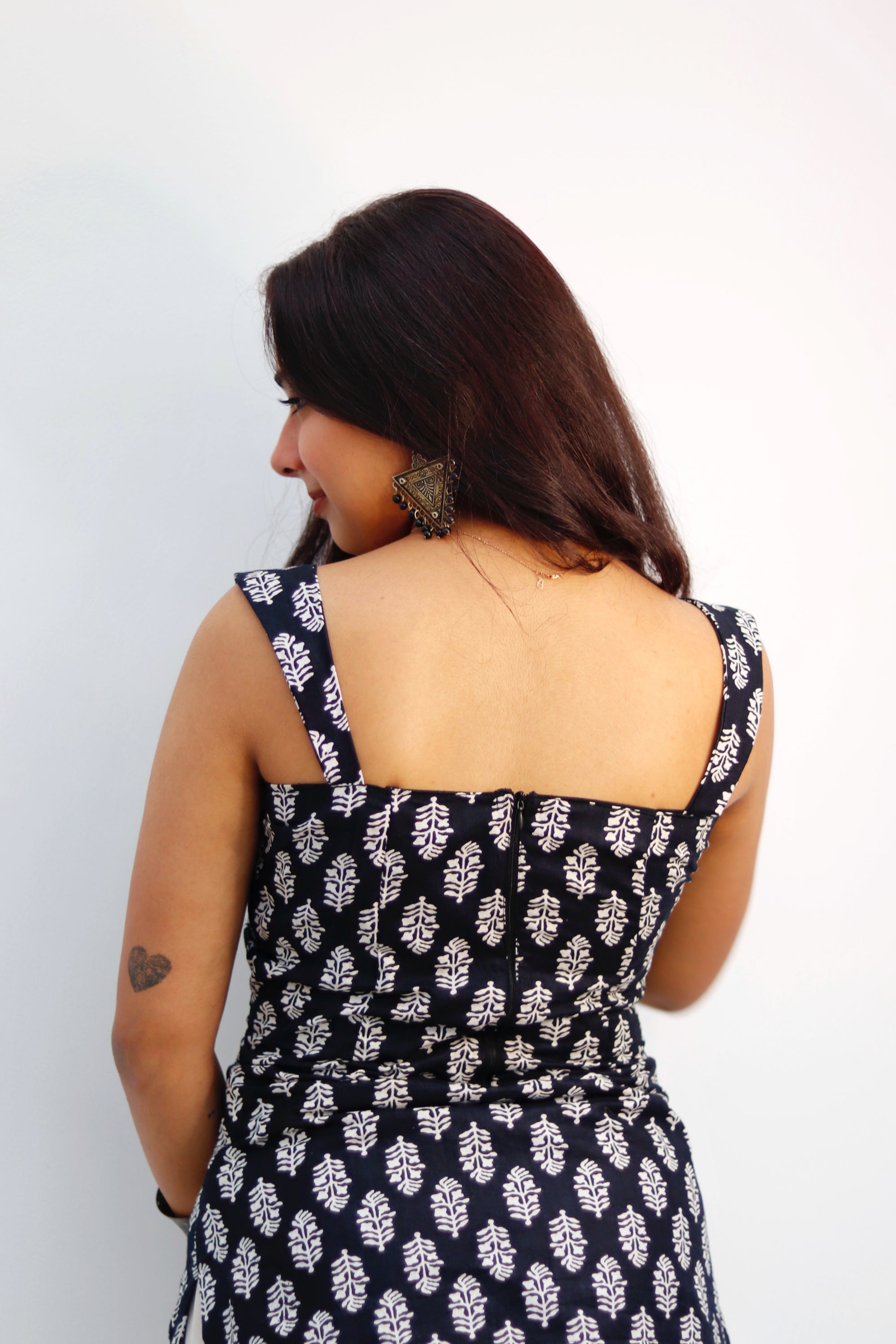 KIARA SLEEVELESS KURTI