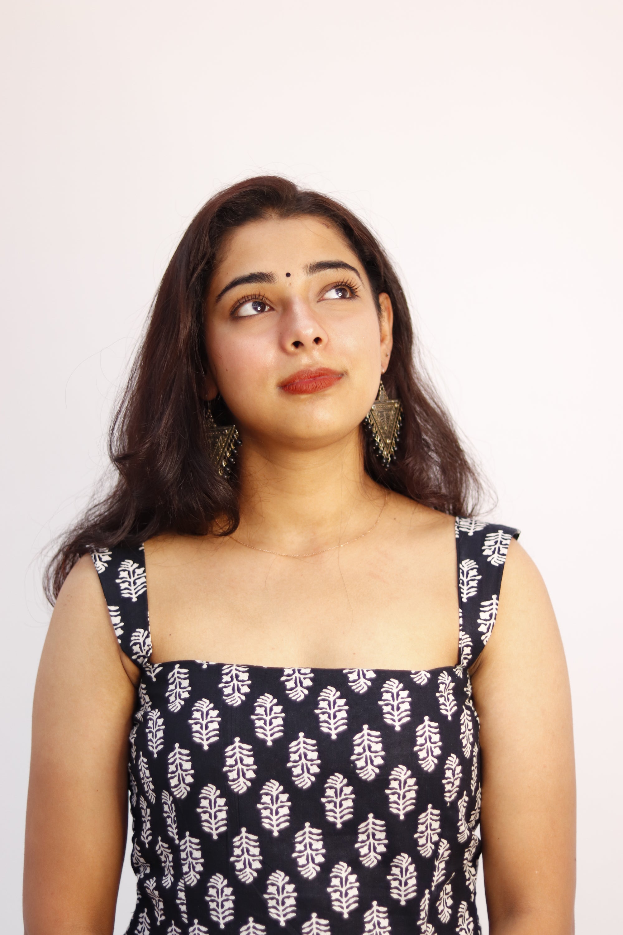 KIARA SLEEVELESS KURTI